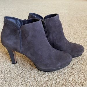 New! Clarks Artisan suede platform heeled ankle boots